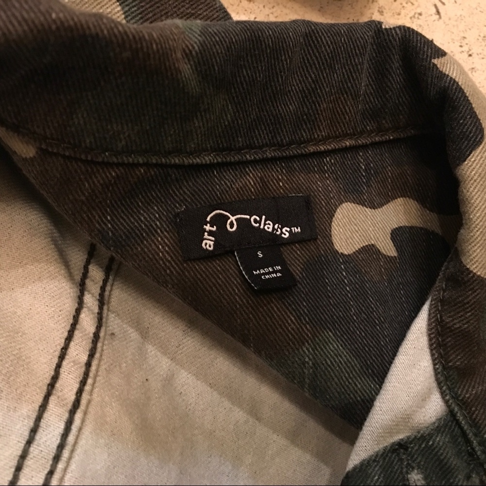 Girls small camo denim jacket - Picture 6 of 7